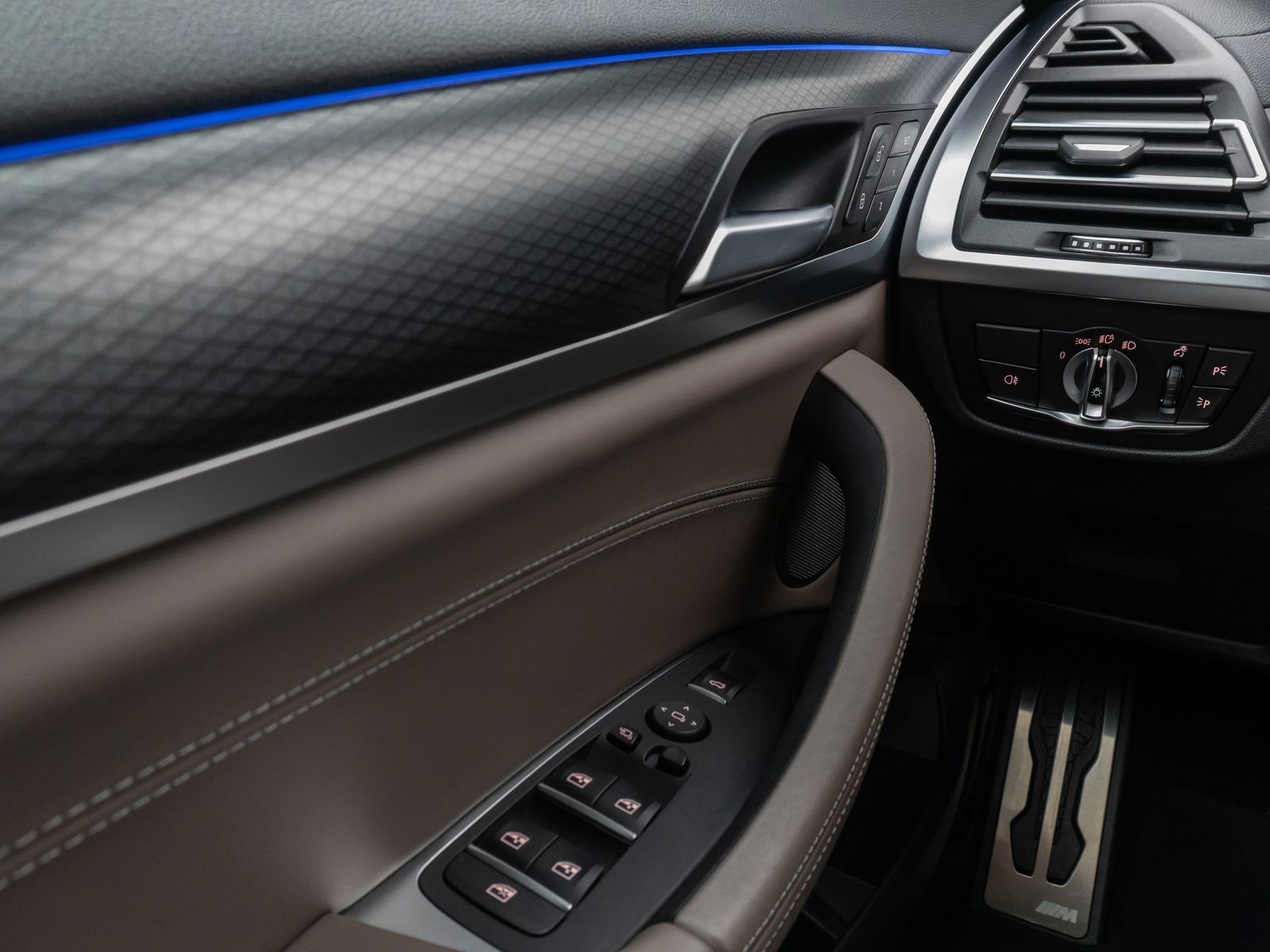 Fahrzeugabbildung BMW X3 M Competition Kamera HUD DAB H/K AHK 21Zoll