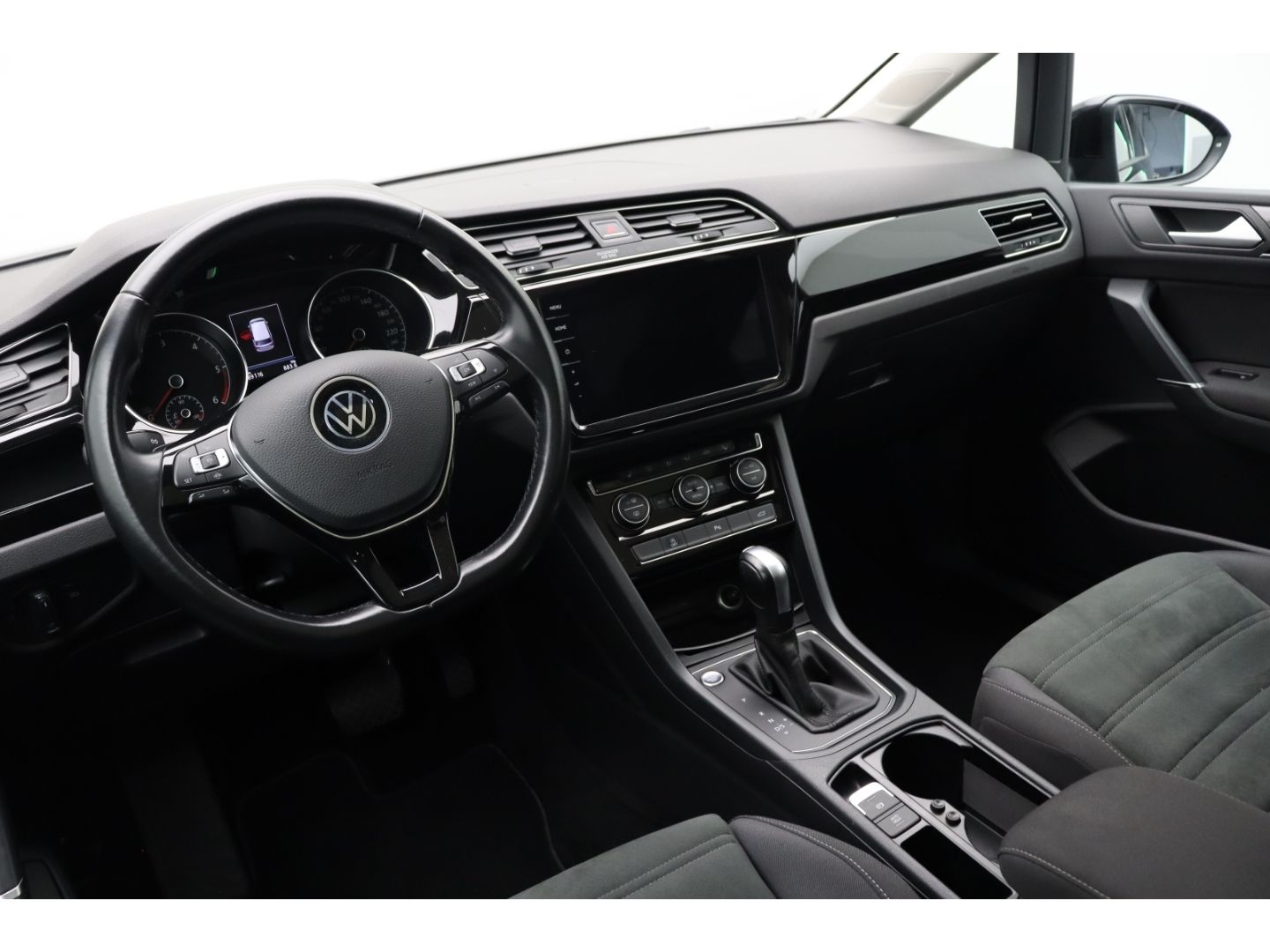 Fahrzeugabbildung Volkswagen Touran Comfortline BMT Start-Stop AHK schwenkbar