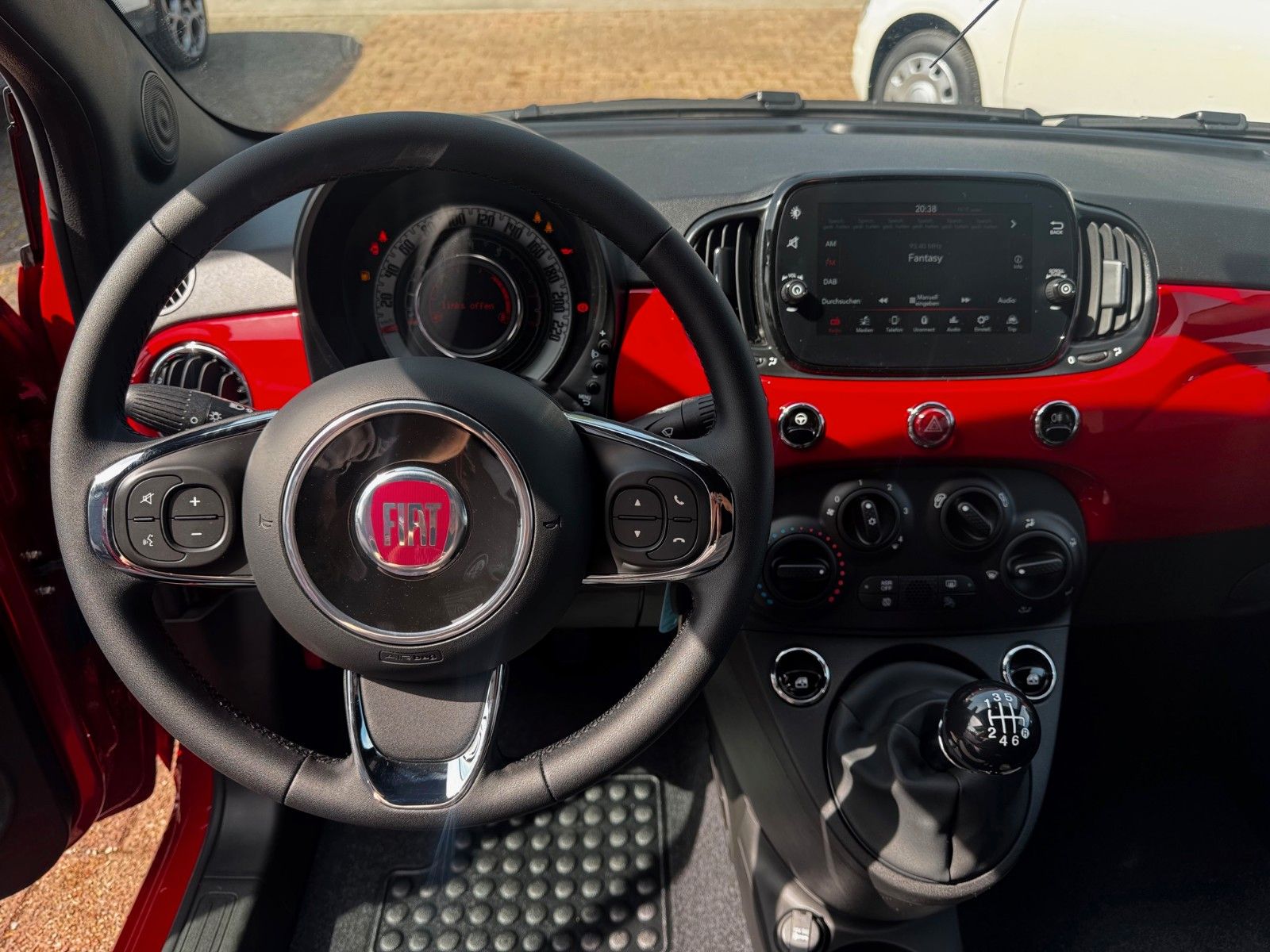 Fahrzeugabbildung Fiat 500C Carplay Tempomat Klima Tageszulassung Rot