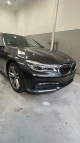 BMW 730d - - graue BMW 730