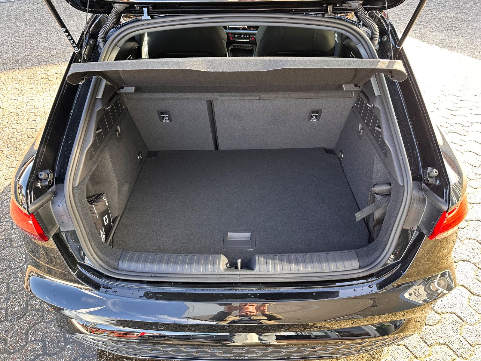 Fahrzeugabbildung Audi A3 Sportback 35 TFSI S line S Tron. Navi/ACC/LED