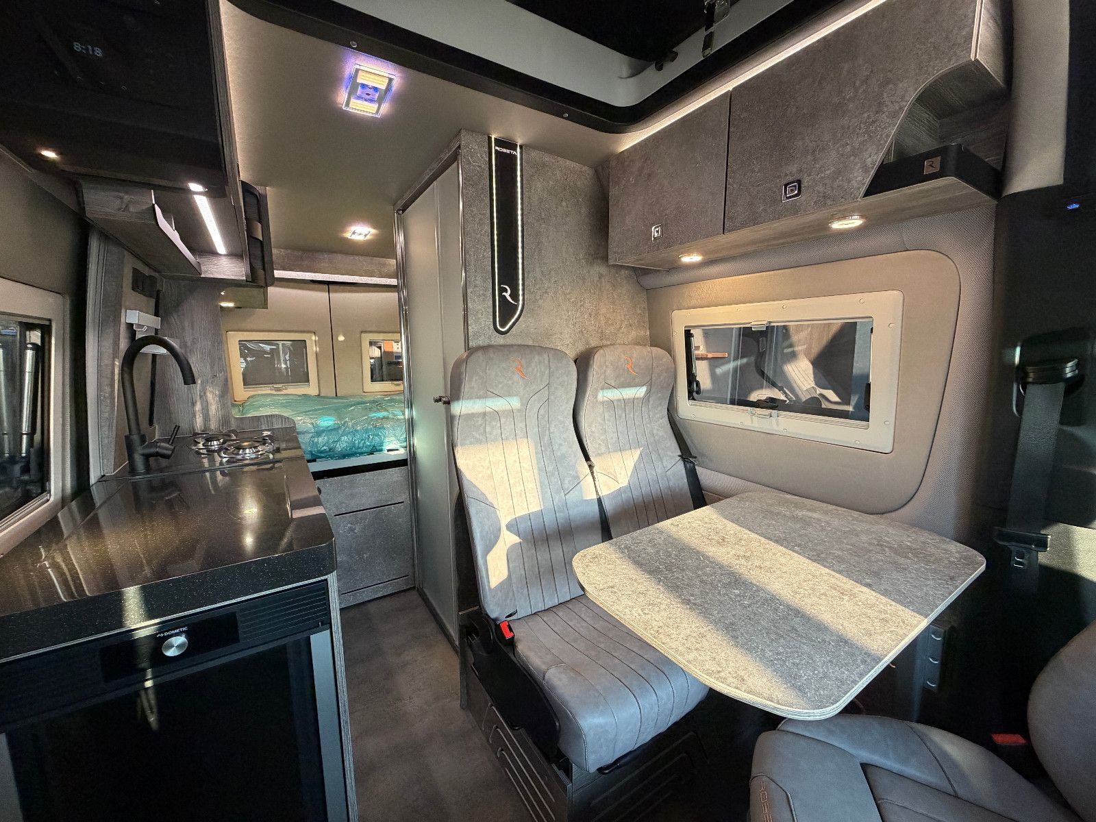 Fahrzeugabbildung Robeta Adonis - Luxus Campervan Aufstelldach