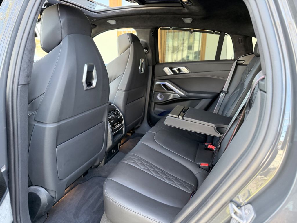 BMW X6 M60i/B&W/M-Paket Pro/Sky-Lounge/S-Belüftung BMW X6 M60i/B&W/M-Paket Pro/Sky-Lounge/S-Belüftung