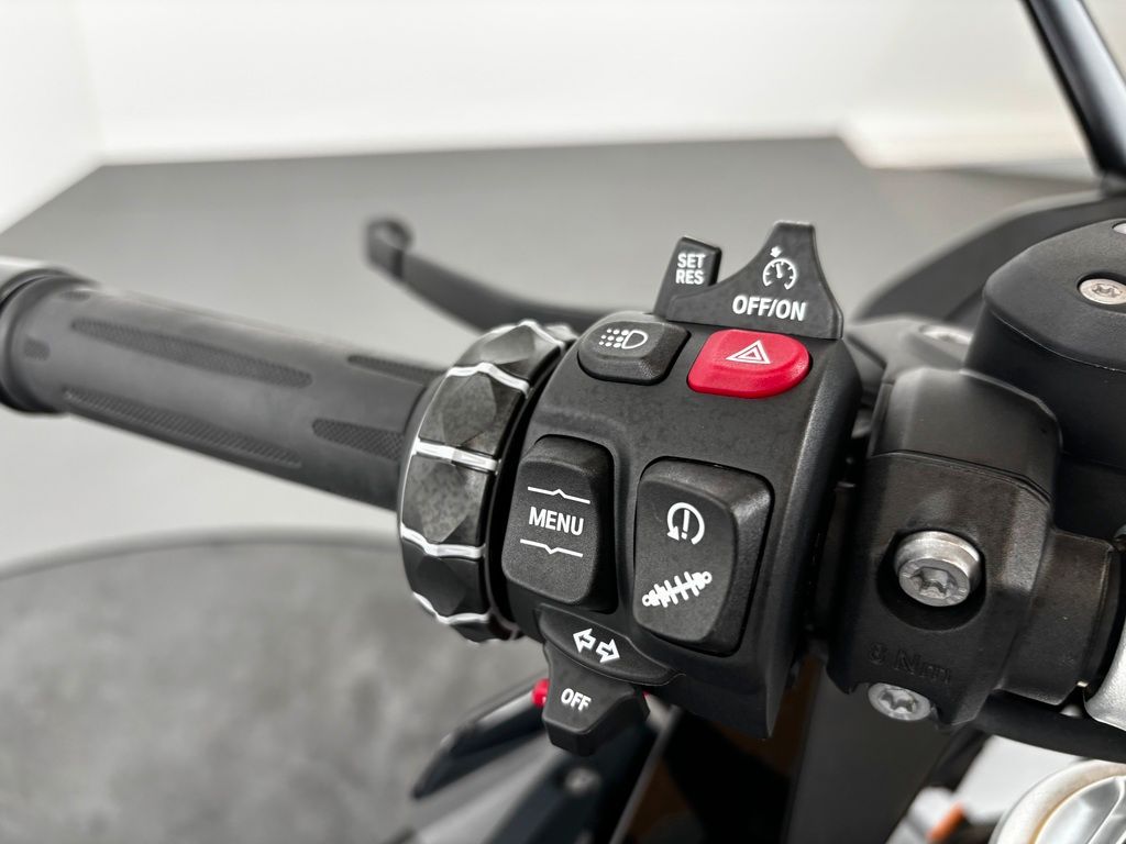 Fahrzeugabbildung BMW R 1250 RS *1. HAND *TRIPLE BLACK