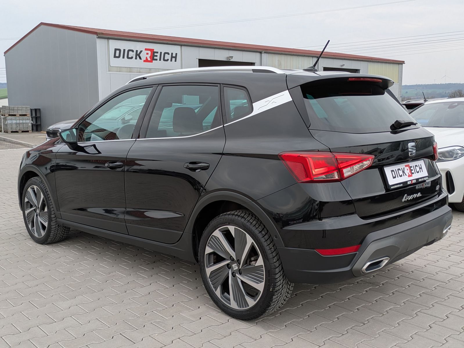 Fahrzeugabbildung SEAT Arona 1.5 TSI FR DSG AHK*ACC*LED*APP*DAB*KAMERA