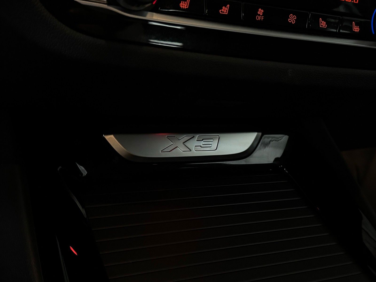 Fahrzeugabbildung BMW X3 xDrive 30d xLine Akustik StHzg. ACC HuD 360°
