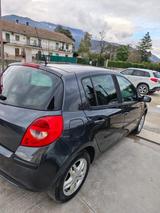 Renault Clio 1.2 16V 5 porte Yahoo! Garanzia 12  - Renault Clio mit Benzin-Antrieb: Limousine, Yahoo