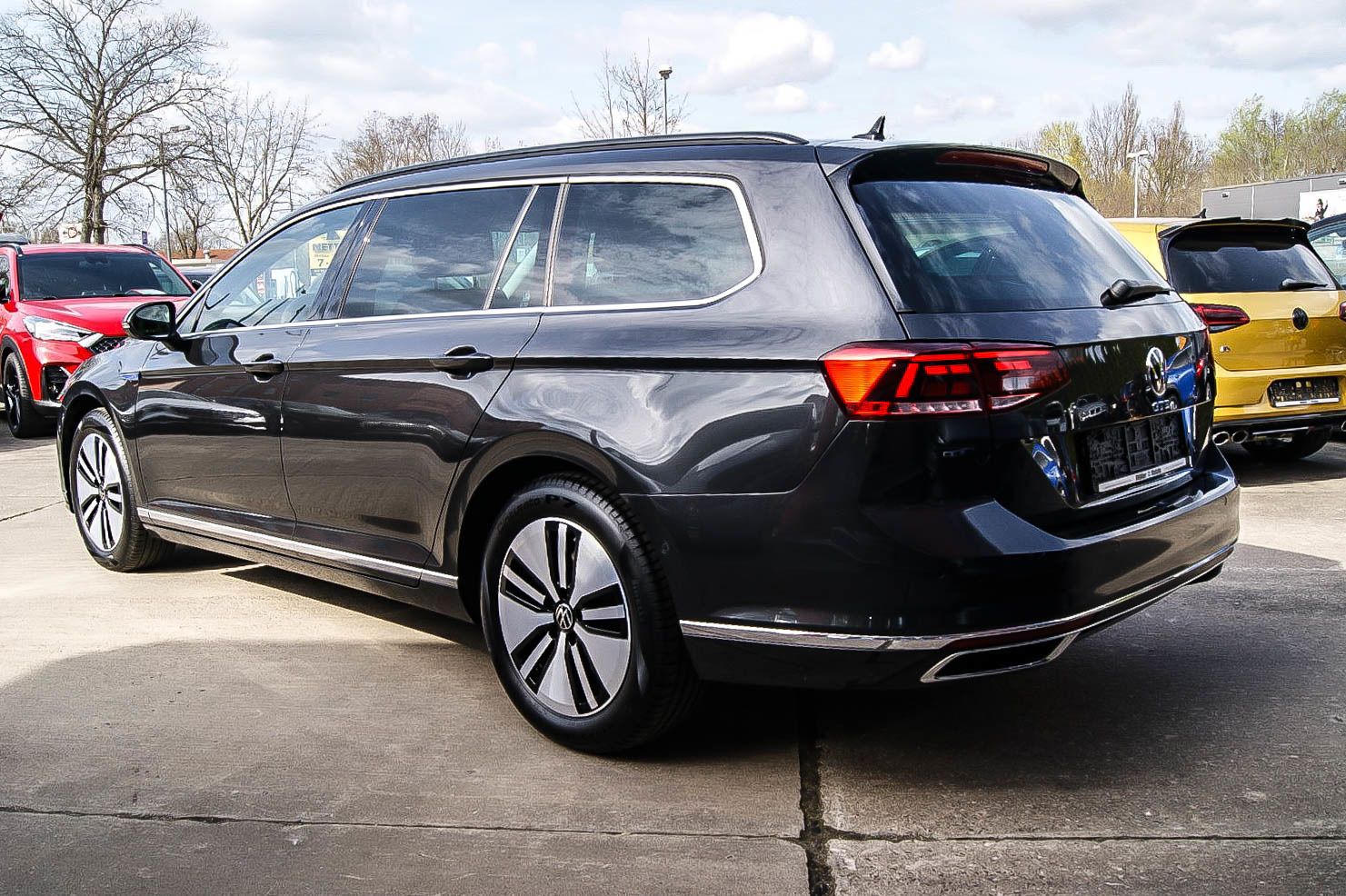 Fahrzeugabbildung Volkswagen Passat Variant GTE MATRIX-LED IQ.DRIVE ACC 1HAND