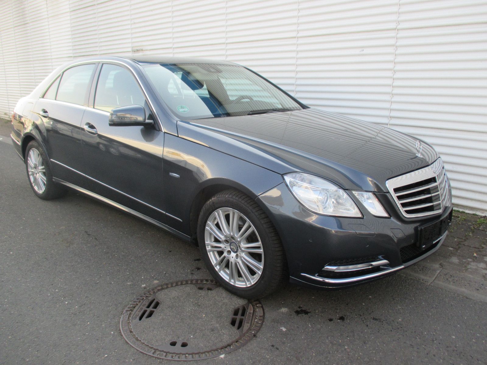 Mercedes E 300 - 1