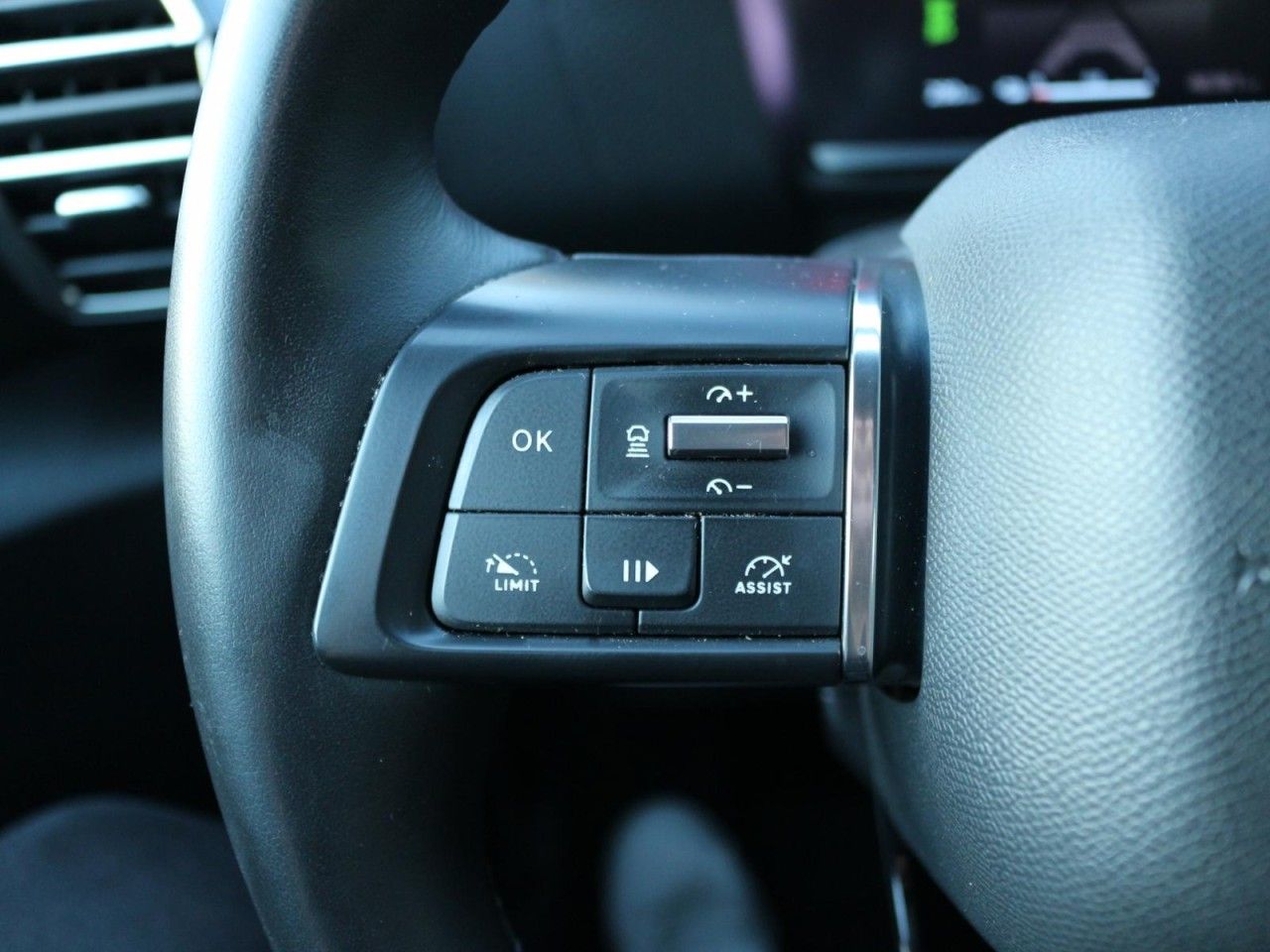 Fahrzeugabbildung Citroën ë-C4 SHINE 136