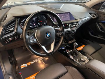 BMW 118 d Sport Line *LED*PDC*CARPLAY*TOUCH*SHZ*TEMP