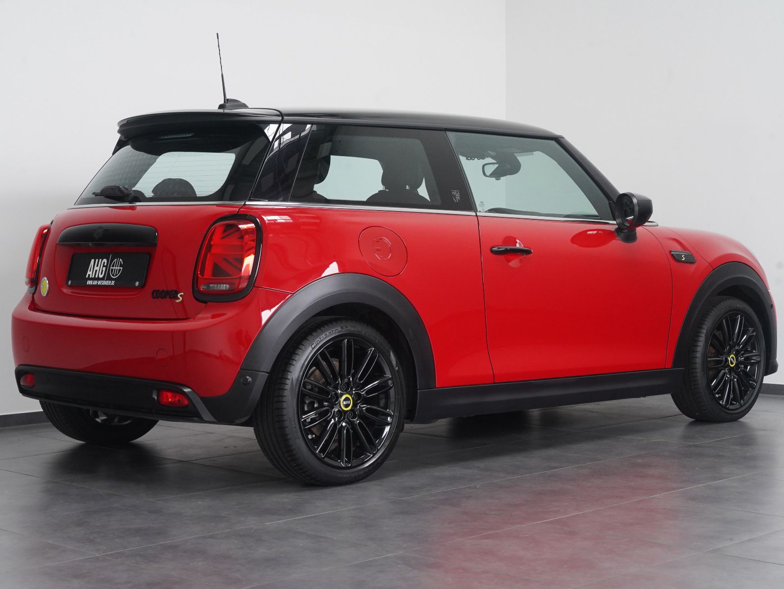 Fahrzeugabbildung MINI Cooper SE Yours Trim BLACK/LEDER/CARPLAY/HEAD-UP