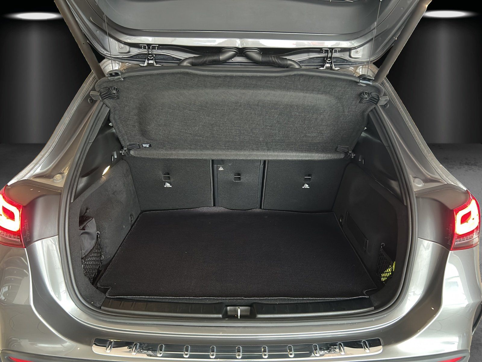 Fahrzeugabbildung Mercedes-Benz GLA 45 S AMG Perf.Sitze DISTRO Massage AERO Pano