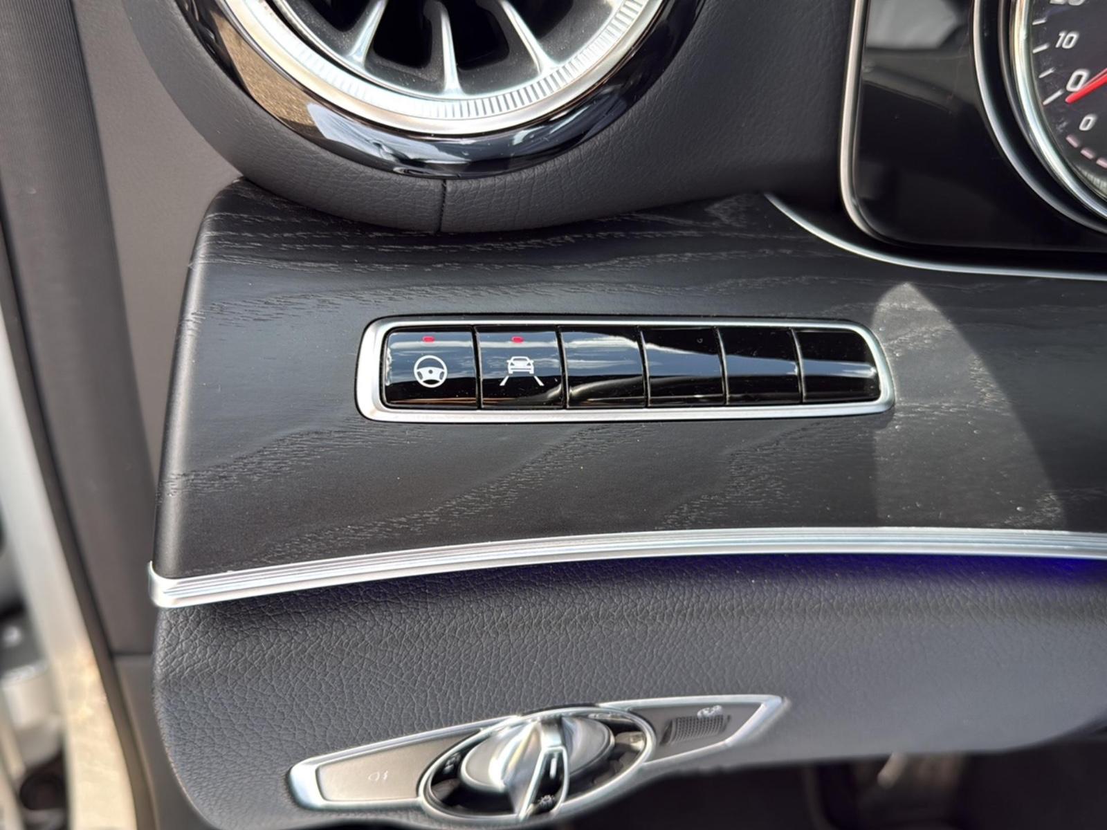 Mercedes-Benz CLS 300 d AMG LINE*15M JUNGE STERNE*AHK*360°*SD*
