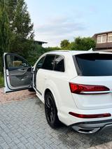 Audi Q7 quatro 7 Sitzen 1 Hand - Audi Q7 in Freiburg