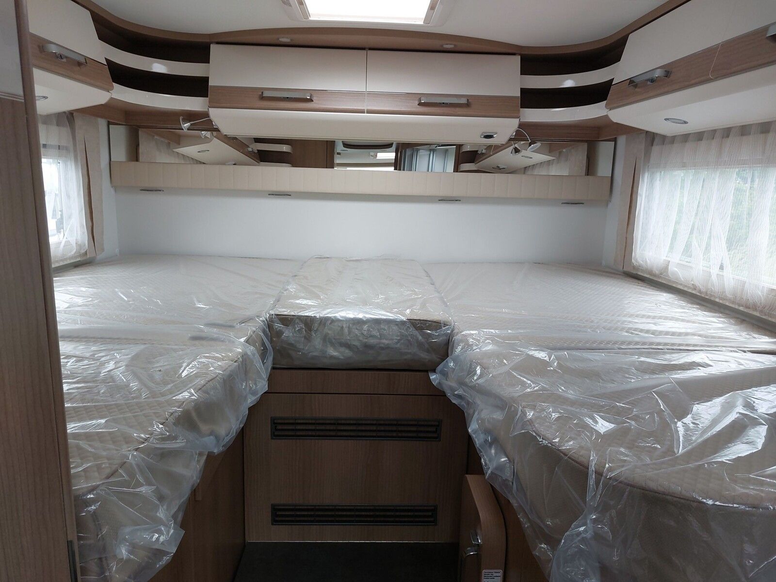 Fahrzeugabbildung Malibu T 490 LE Automatik SkyView Media