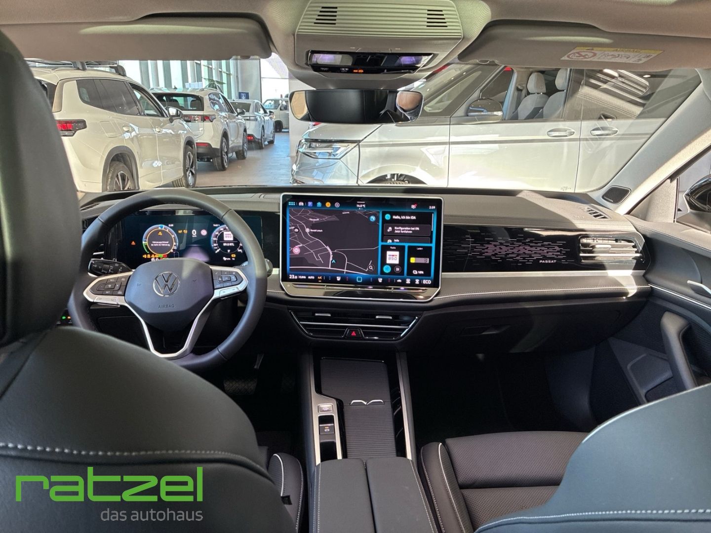 Fahrzeugabbildung Volkswagen Passat ELEGANCE eHybrid PANO+NAVI+LED+8-fach
