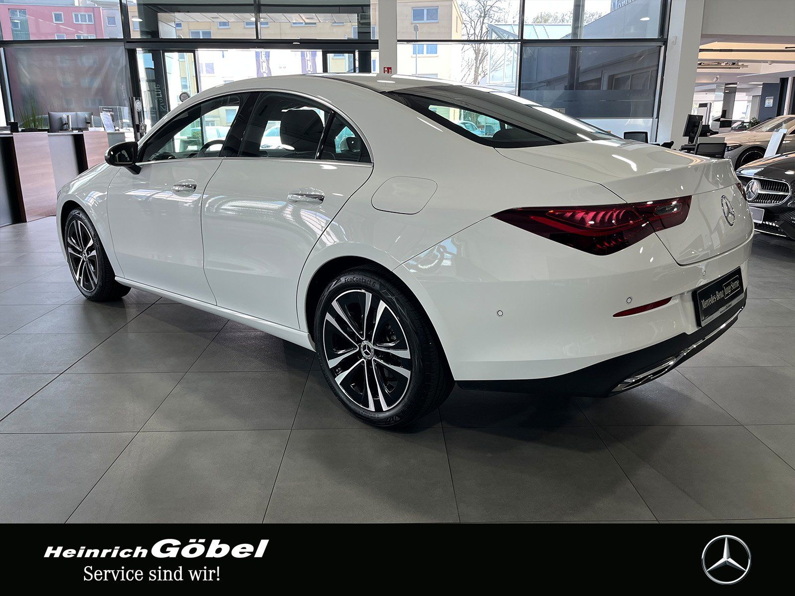 Fahrzeugabbildung Mercedes-Benz CLA 180 PROGRESSIVE+PANO+TOTWINKEL+AMBIENTE+LED