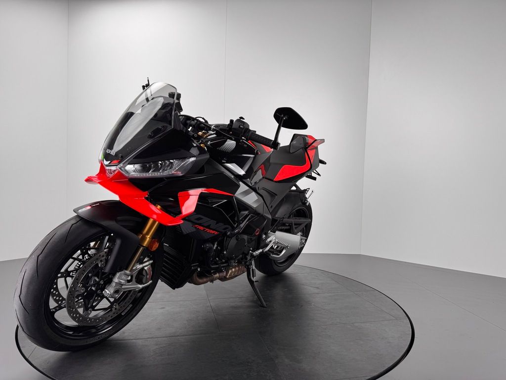 Fahrzeugabbildung Aprilia TUONO V4 FACTORY *1. HAND *NEUWERTIG