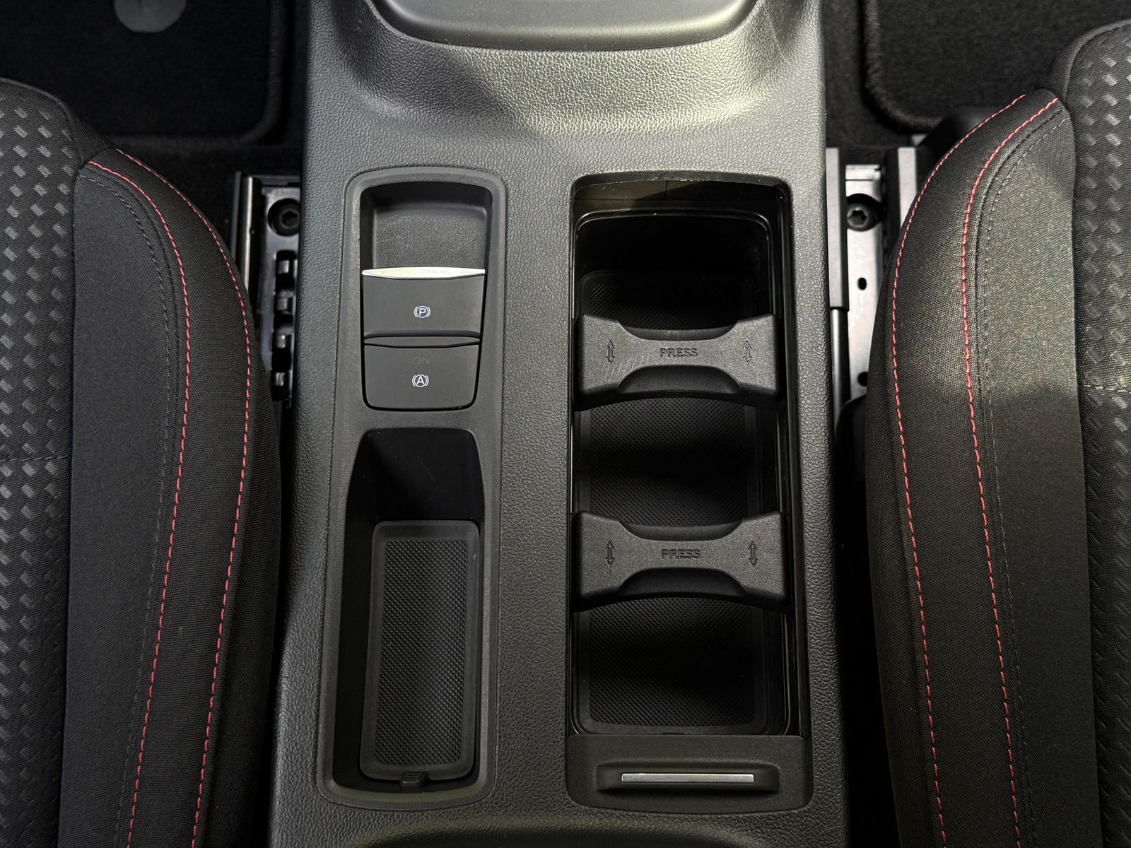 Fahrzeugabbildung Ford Focus 1.0EB ST-Line MATRIX+NAV+WINTER+CARP+SYNC4
