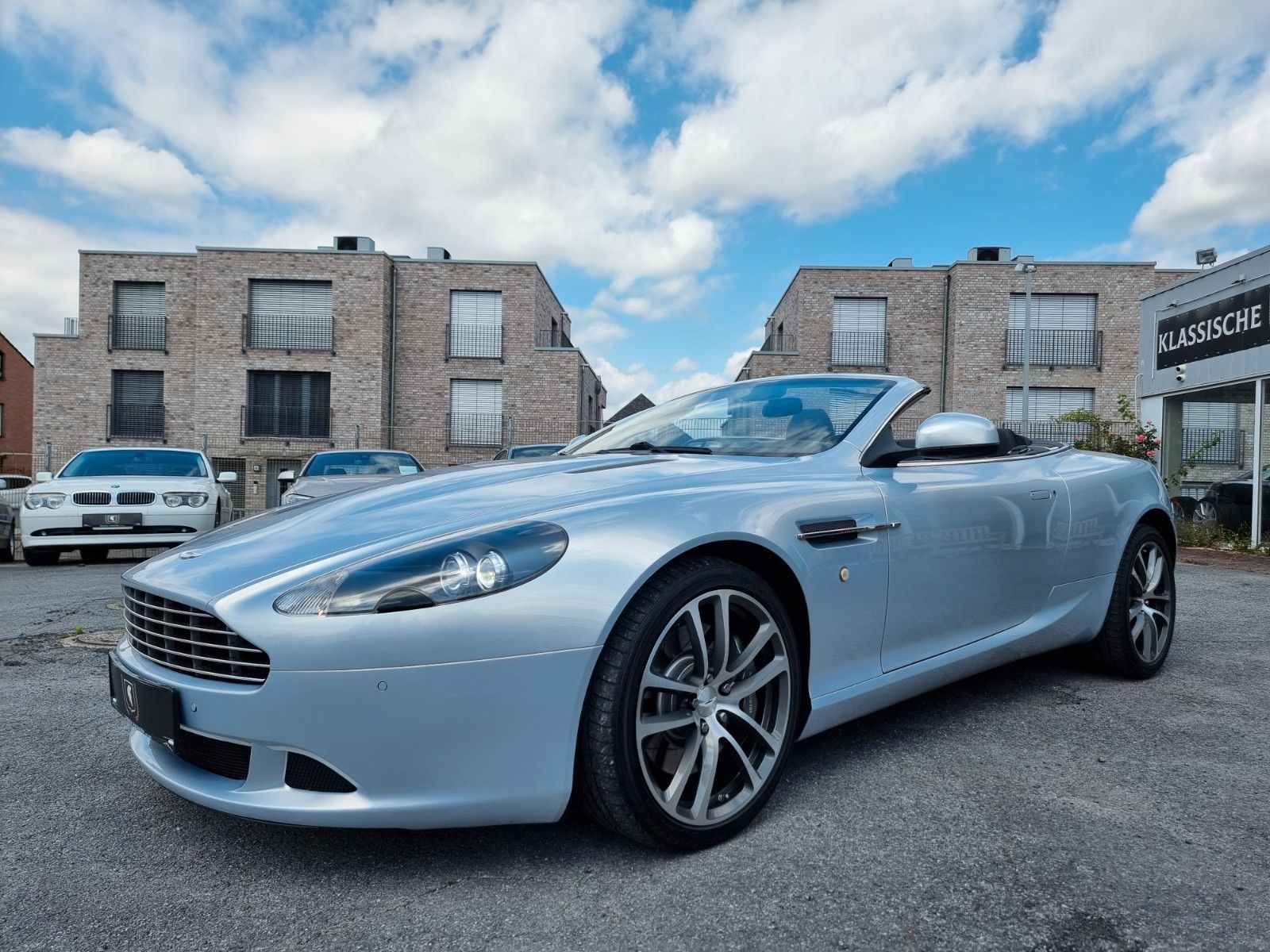 Fahrzeugabbildung Aston Martin DB9 Volante 6.0 Luxury Edition im Sammlerzustand