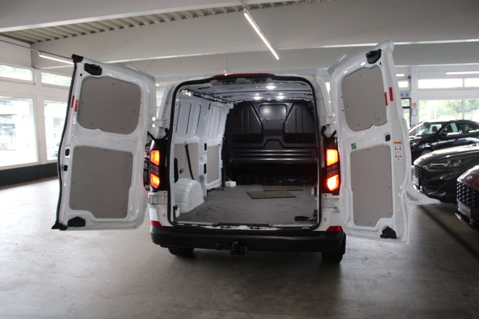 Fahrzeugabbildung Ford Transit Custom L2 TREND AHK TechnologiePaket2