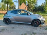 Toyota Yaris 1.6-l-Turbo GR Autom. 8-fach bereift - Toyota Yaris mit Benzin-Antrieb: Limousine, 1.8