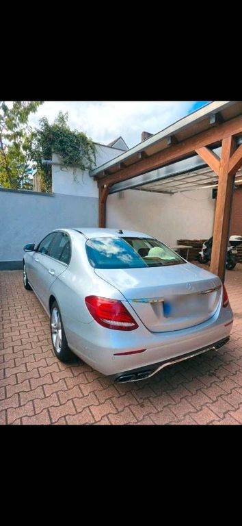Image of Mercedes-Benz E 200