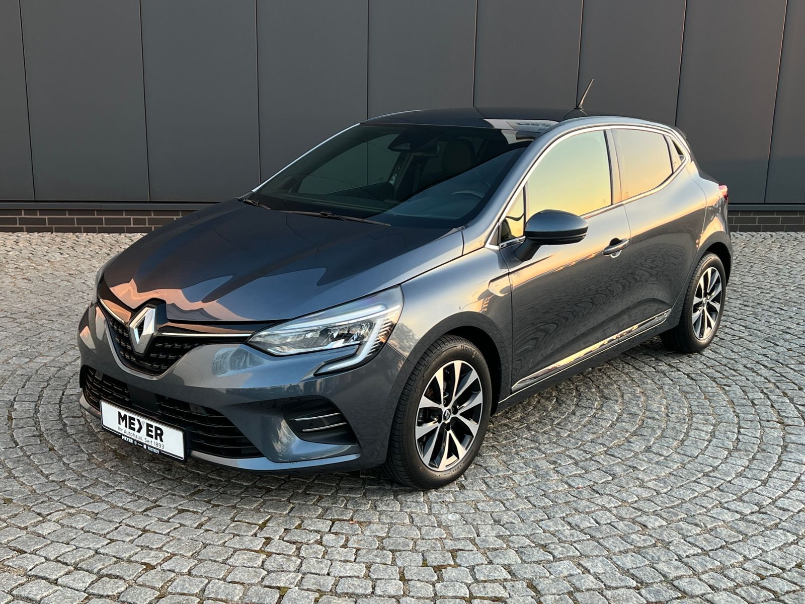 Fahrzeugabbildung Renault Clio V 1.0 TCe 100 Intens