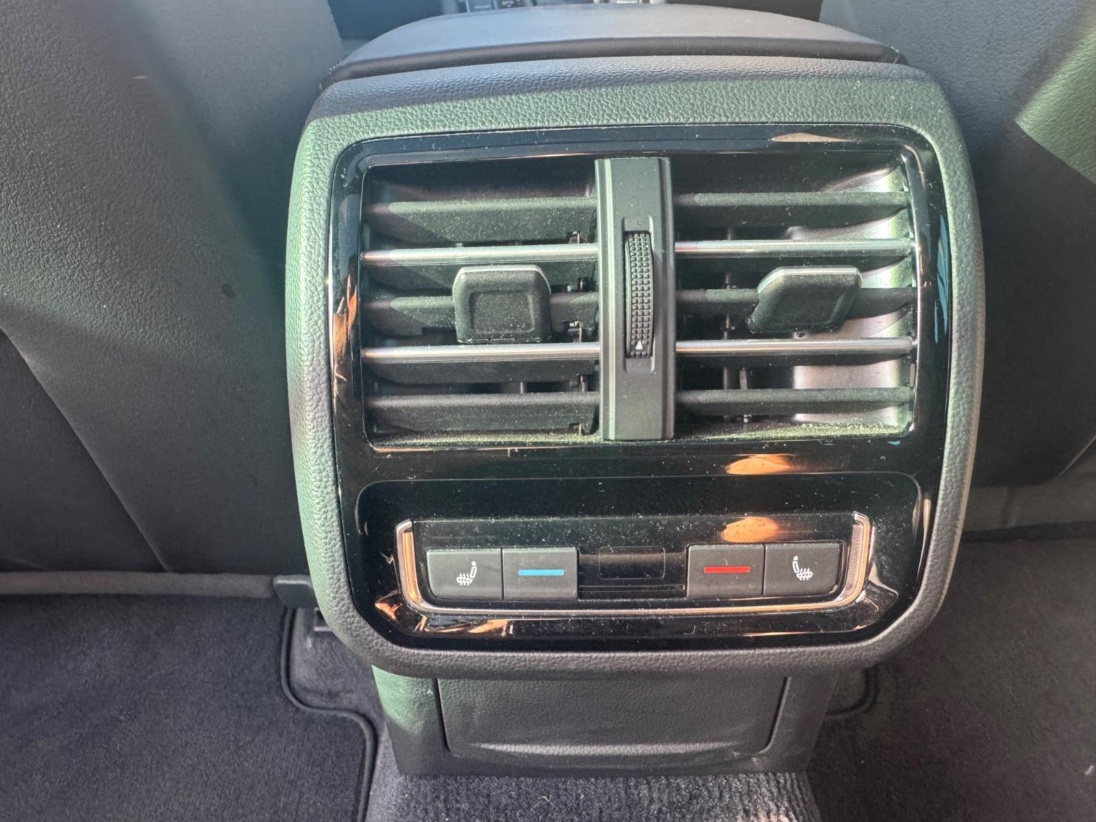 Volkswagen AUT/360°KAMERA/PANO/LEDER/LHZ/HUD/SHZ-V-H/KEYLES