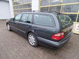 Mercedes-Benz E 320 T CLASSIC - Mercedes-Benz E 320 mit Benzin-Antrieb: Kombi