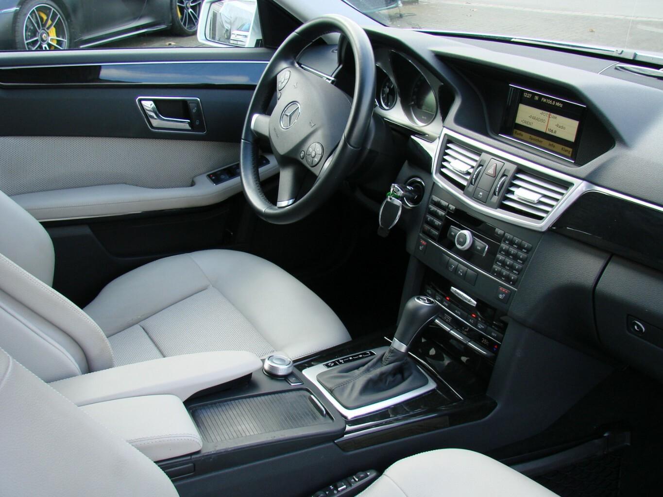 Mercedes-Benz E 220 CDI Avantgarde BlueEfficiency Multikonturs