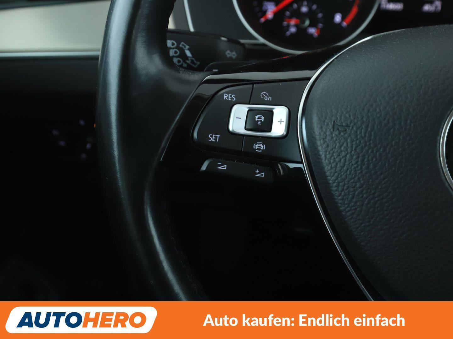 Volkswagen Passat 1.5 TSI ACT Highline Aut.*NAVI*LED*PDC*