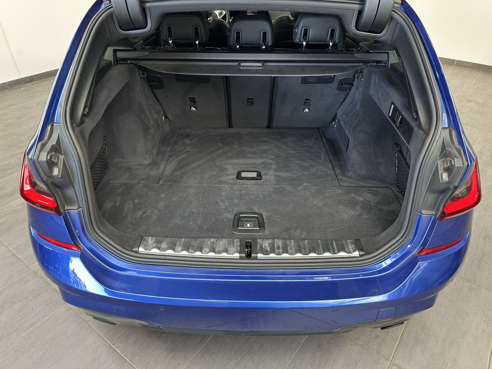 Fahrzeugabbildung BMW 330d Touring xDrive M-Sport NAV+LED+PANO+KAM+1HD