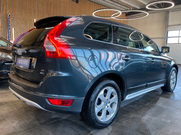 Volvo XC60 Momentum AWD *BI-XENON*PANO*NAVI*PDC*AHK*