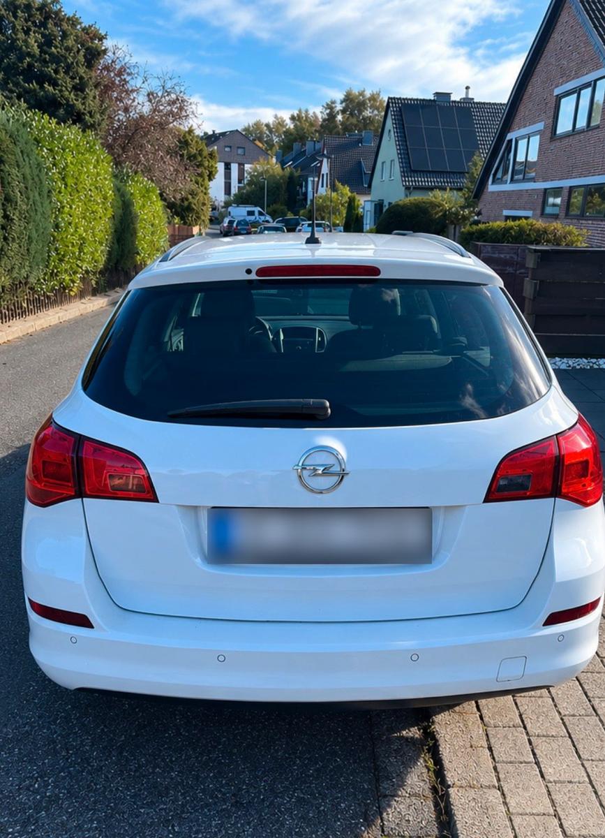 Opel Astra 2011 — engine 116 HP (85kW)