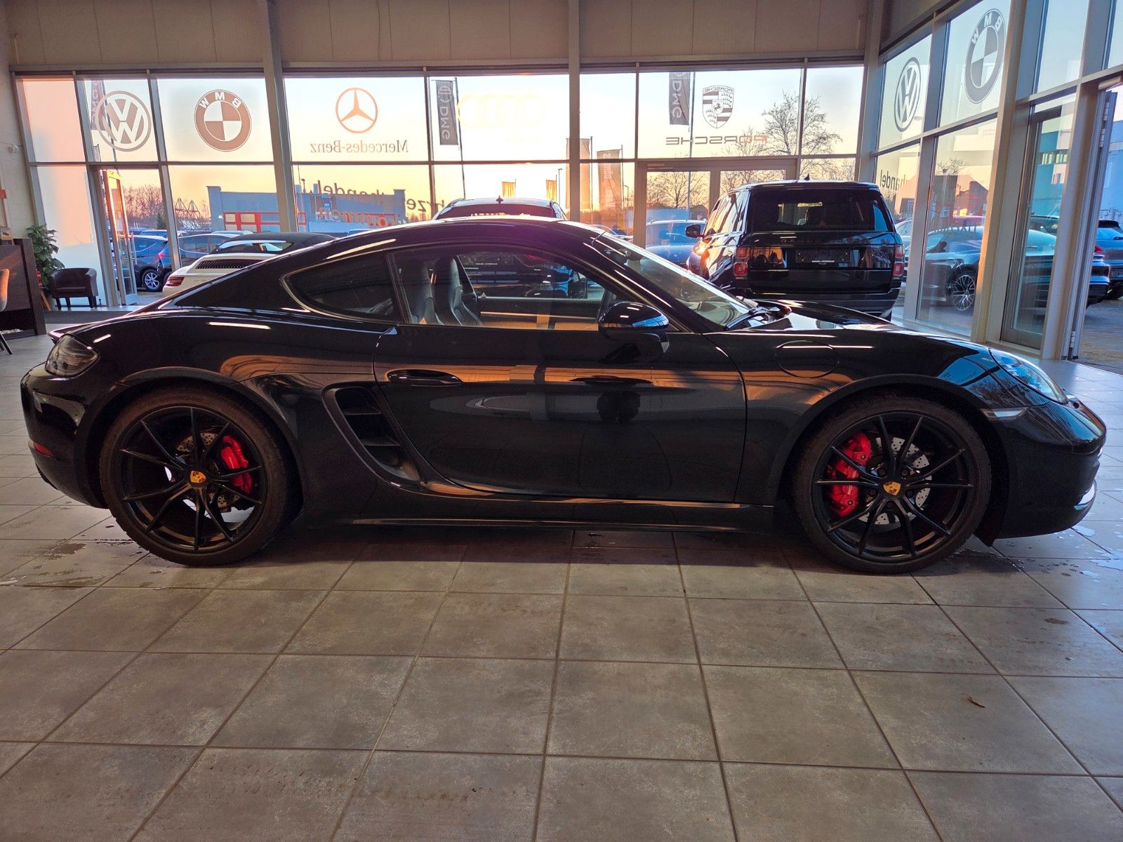 Fahrzeugabbildung Porsche Cayman 718 GTS/Sportchrono