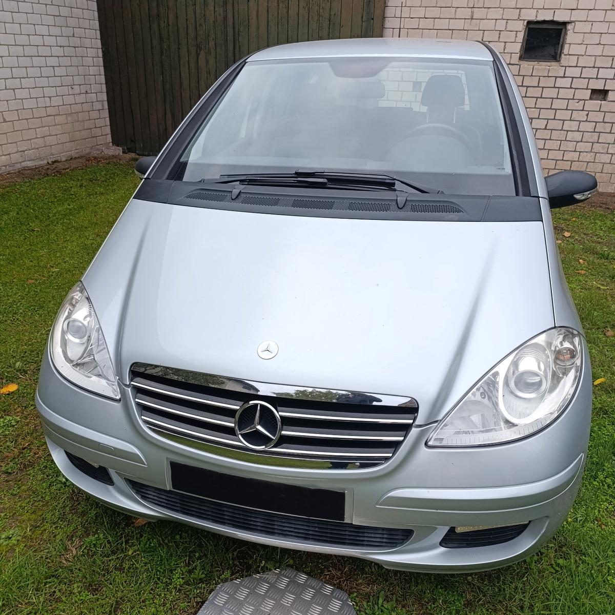 Mercedes-Benz A170 2006 — салон