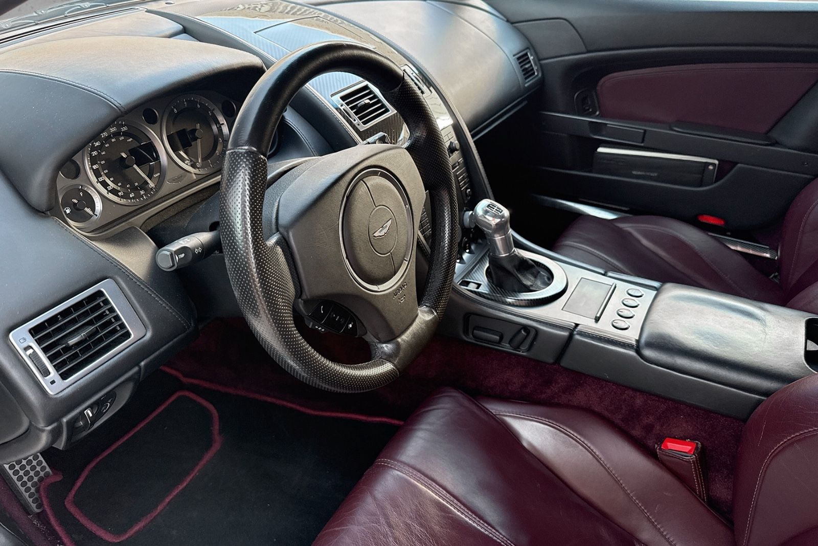 Fahrzeugabbildung Aston Martin V8 Vantage*Handschalter*Deutsches Auto