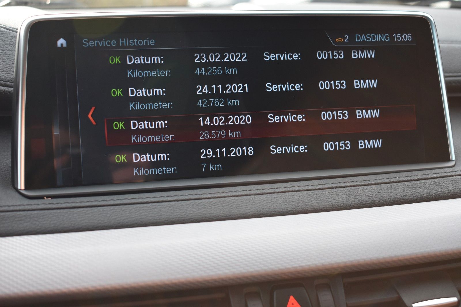 Fahrzeugabbildung BMW X6 xDrive 30 d M Sport Keyless-Go GSD HUD