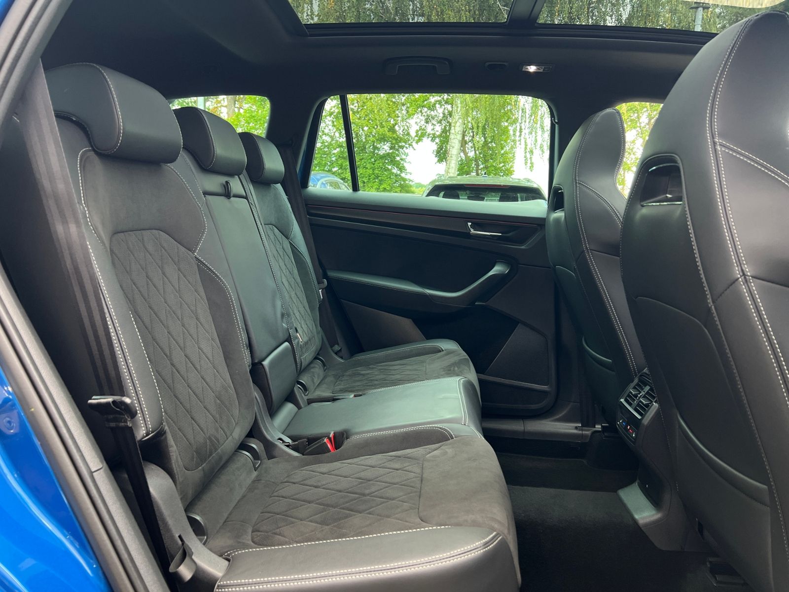 Fahrzeugabbildung SKODA Kodiaq Sportline 2.0 TDI DSG 4x4 *AHK,Pano,Stand