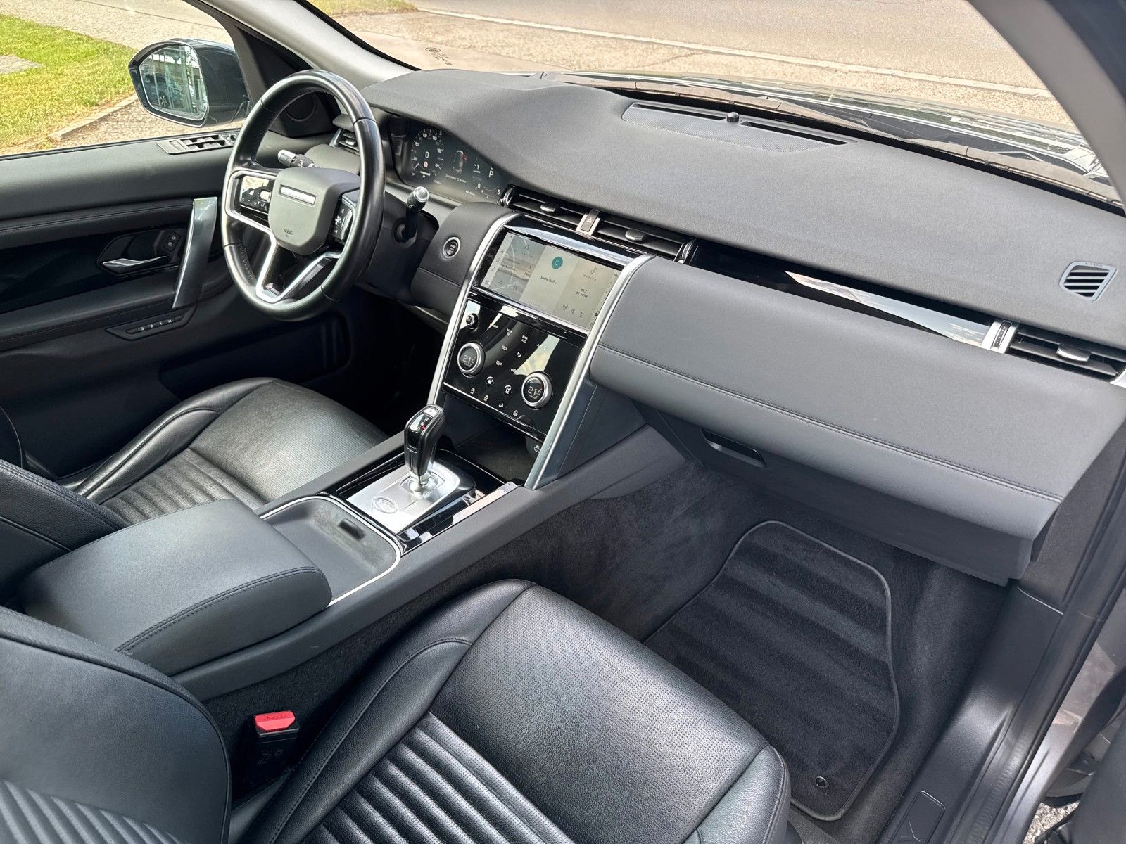 Fahrzeugabbildung Land Rover Discovery Sport SE AWD, SCHEINWERFER LED, KAMERA