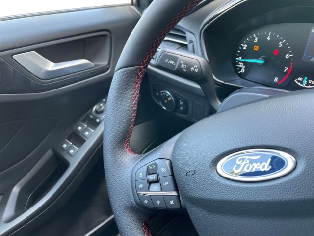 Fahrzeugabbildung Ford Focus 1.0 EcoBoost Mild-Hybrid ST-Line Autom, Ma