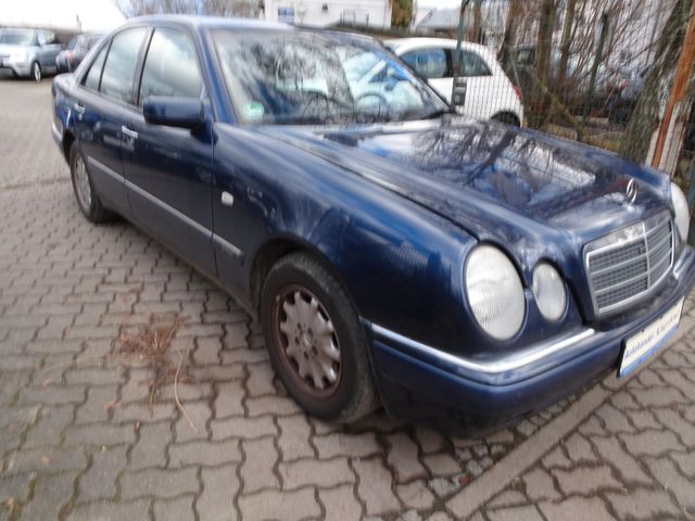 Mercedes-Benz E 230