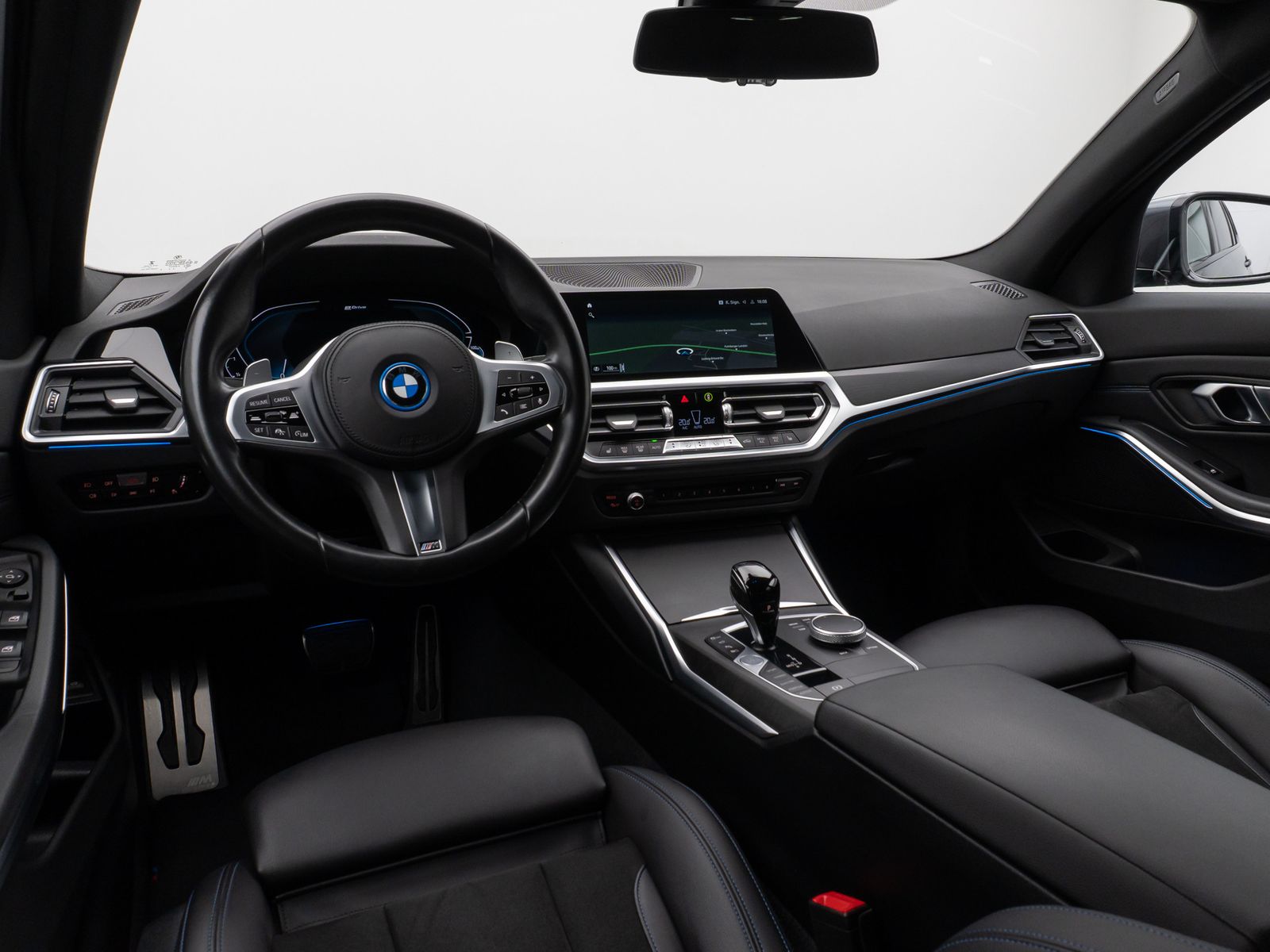 Fahrzeugabbildung BMW 330e M Sport Laser 360°HUD DAB Stop&Go Komfort