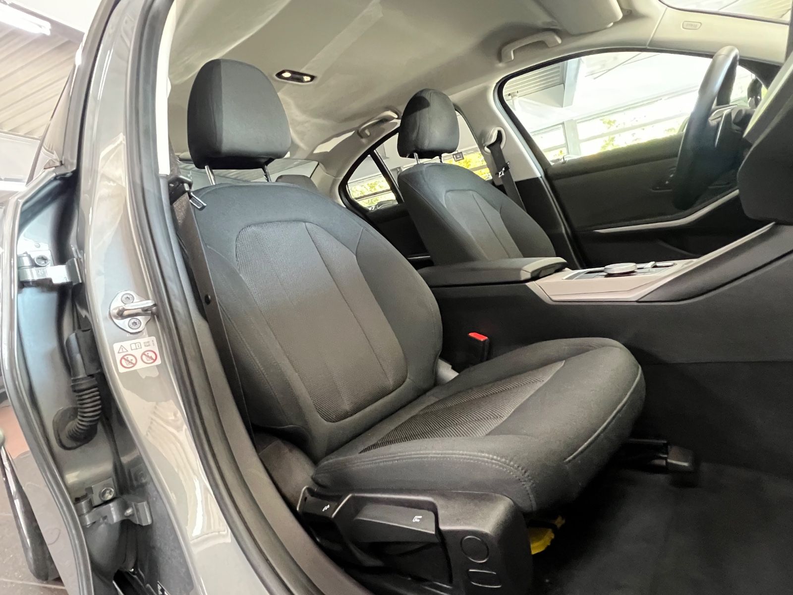 BMW 320d Lim. x Drive AHK+Driving Assist foto 18
