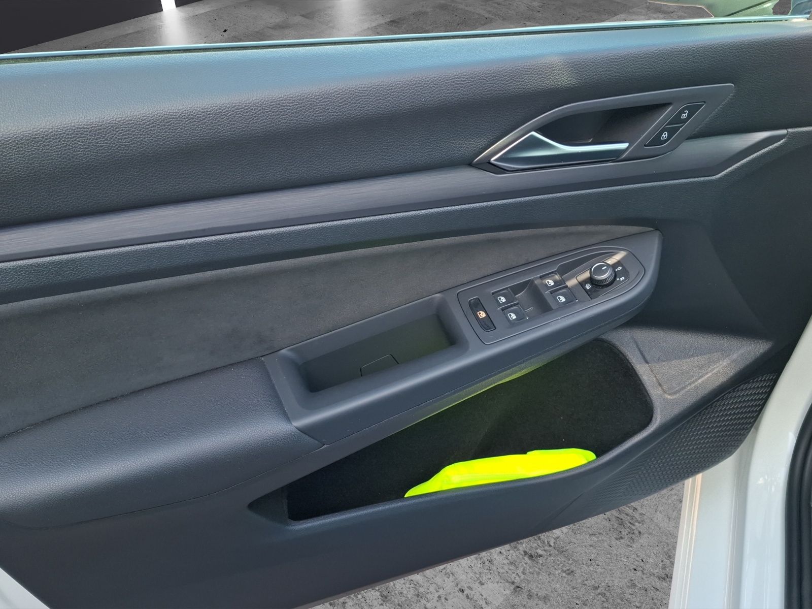 Fahrzeugabbildung Volkswagen Golf VIII TSI Style LEDplus Navi AID ACC RFK SH