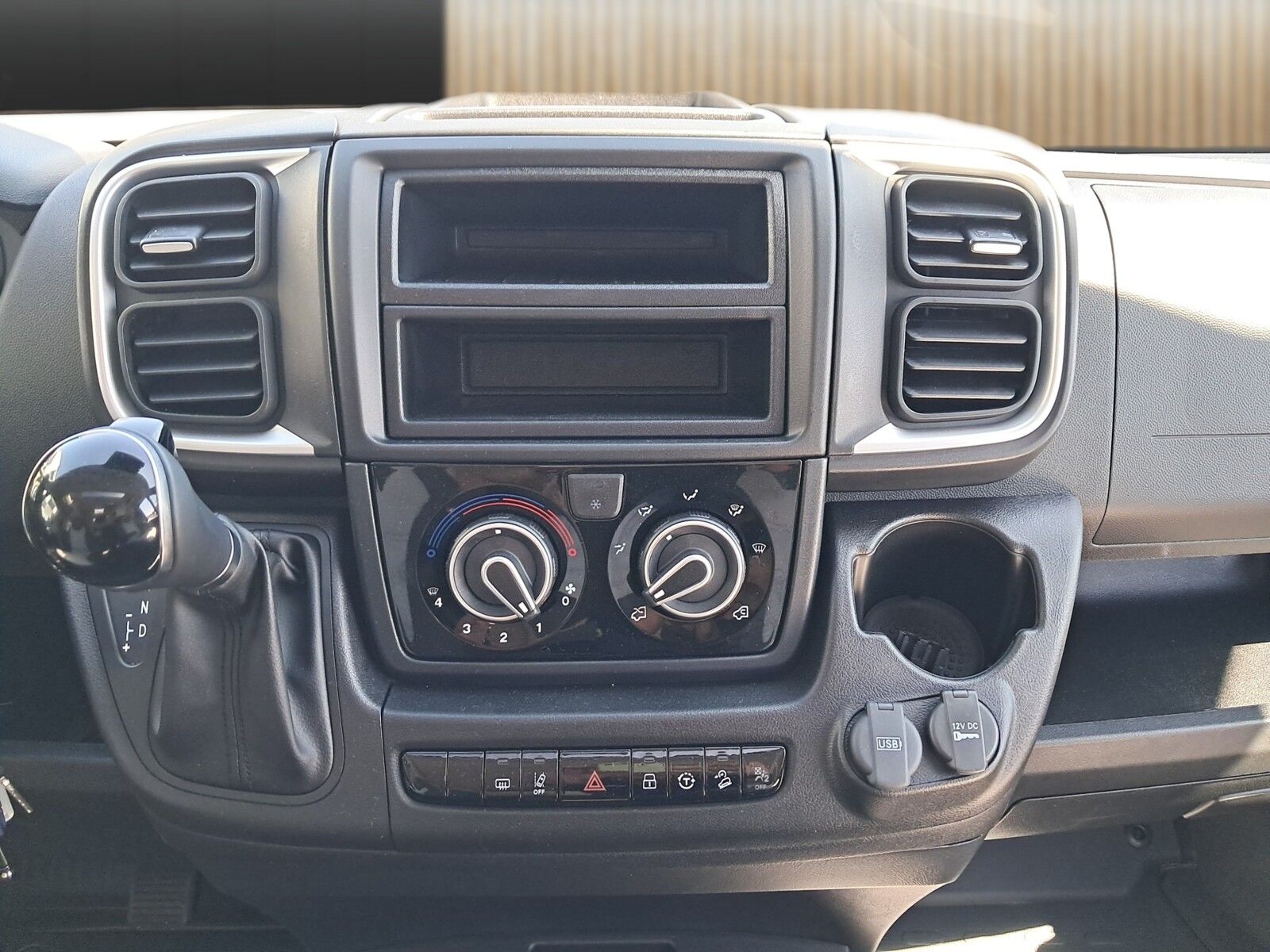 Fahrzeugabbildung Sunlight Adventure T 69LC Safety,LED,Combi6E,Multimedia