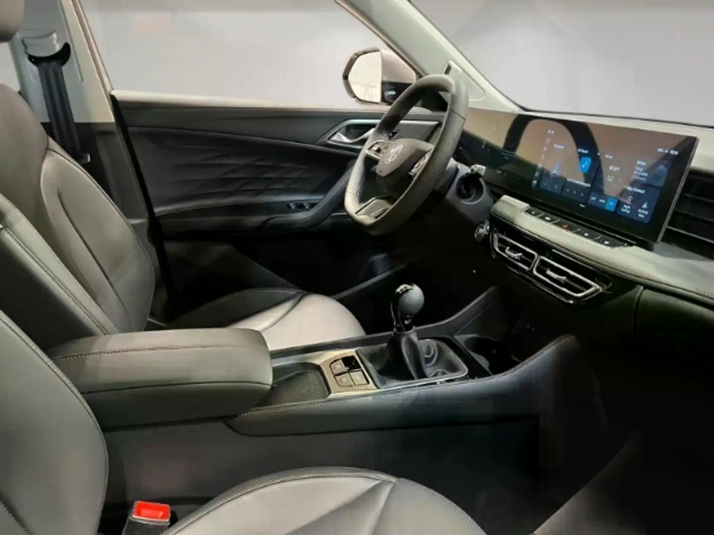 Fahrzeugabbildung MG HS MT Luxury versch. Farben  Finanzierungspreis*