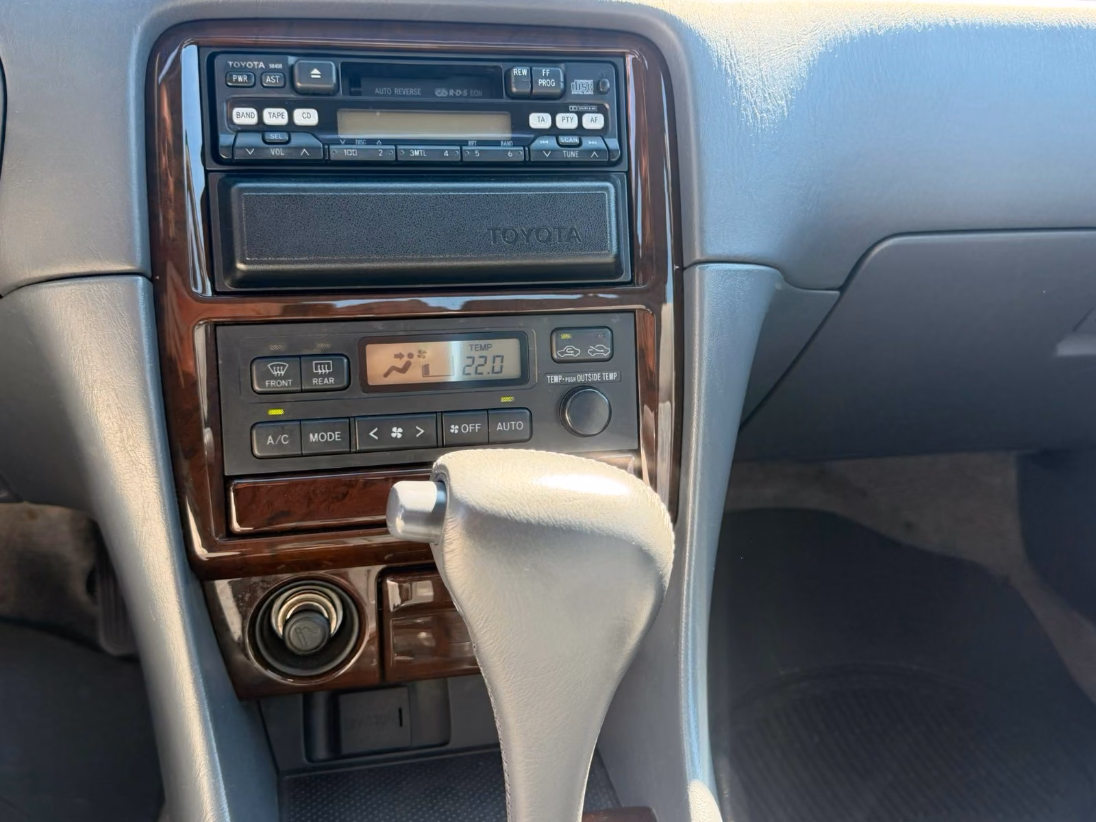 Toyota Camry 2.2 Automatik/1-HAND/Glas SHD
